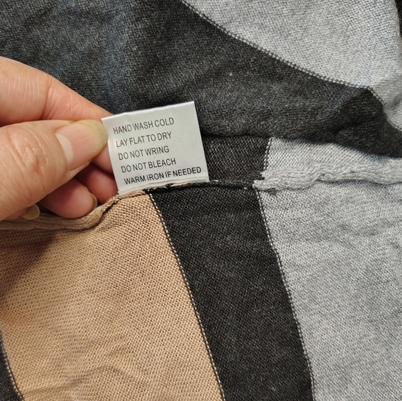 Belldini asymmetrical color block tunic sweater, cotton blend, size M, stretch. - Picture 13 of 14